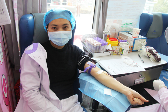 醫(yī)者仁心 大愛無(wú)疆 挽袖獻(xiàn)血 守護(hù)生命 ——安康市人民醫(yī)院開展冬季愛心獻(xiàn)血活動(dòng)