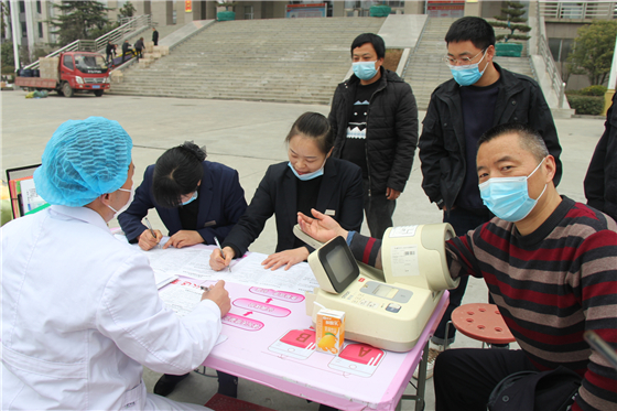 人民警察一心為民，捋袖捐血鐵血柔情——安康市公安局積極開(kāi)展冬季獻(xiàn)血活動(dòng)