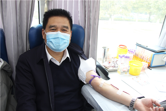 人民警察一心為民，捋袖捐血鐵血柔情——安康市公安局積極開(kāi)展冬季獻(xiàn)血活動(dòng)