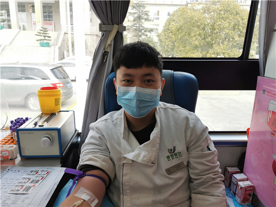 人民警察一心為民，捋袖捐血鐵血柔情——安康市公安局積極開(kāi)展冬季獻(xiàn)血活動(dòng)