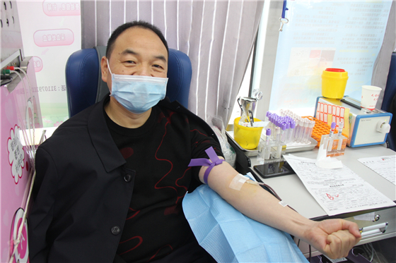 人民警察一心為民，捋袖捐血鐵血柔情——安康市公安局積極開(kāi)展冬季獻(xiàn)血活動(dòng)