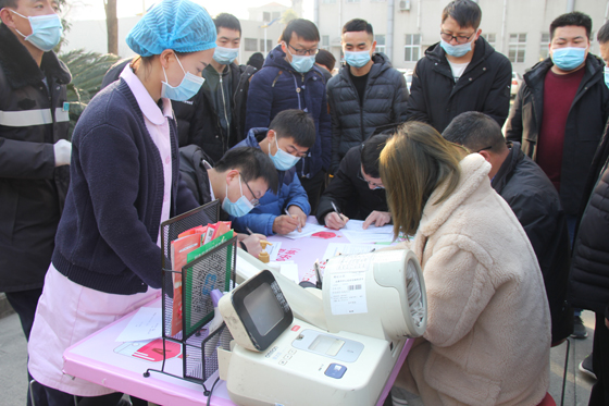 血液是生命的禮物——中國聯(lián)通安康市分公司、安康大數(shù)據(jù)運營有限公司聯(lián)合開展冬季應(yīng)急獻血活動
