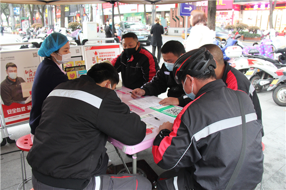 “輸送”熱血 回饋社會 ——順豐速運(yùn)有限公司安康區(qū)員工積極參與無償獻(xiàn)血活動(dòng)