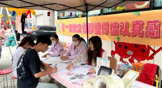 匯聚青春正能量 擔(dān)當責(zé)任獻愛心——安康市中心血站聯(lián)合安康學(xué)院開展無償獻血活動