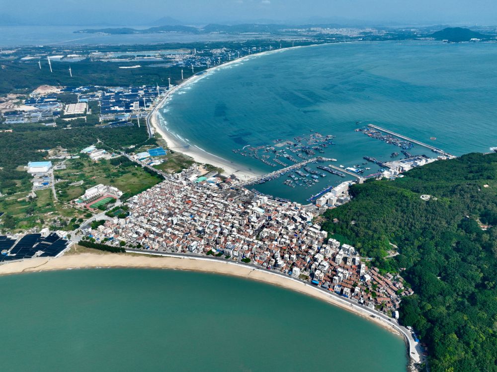 這是2024年10月16日拍攝的福建省漳州市東山縣澳角村（無人機照片）。新華社記者姜克紅攝