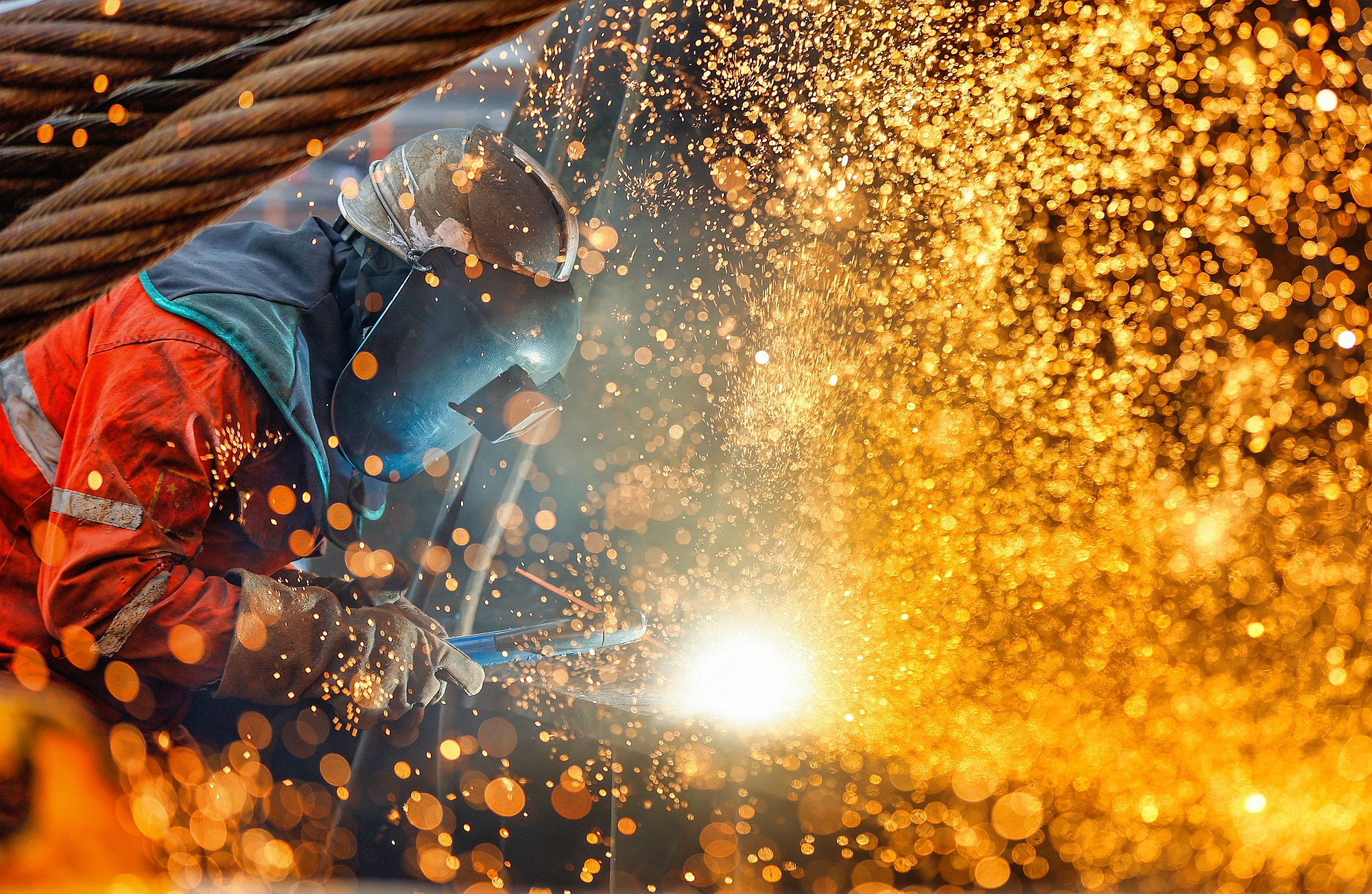 △ 2026年1月29日，在天津市濱海新區(qū)，海上油氣平臺(tái)建設(shè)工人進(jìn)行現(xiàn)場(chǎng)施工。