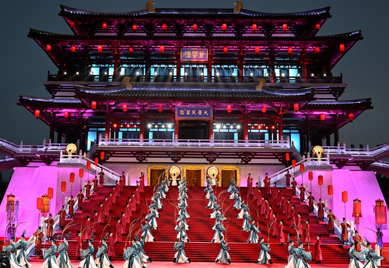 這是2023年5月18日在陜西省西安市大唐芙蓉園拍攝的中國—中亞峰會歡迎儀式。